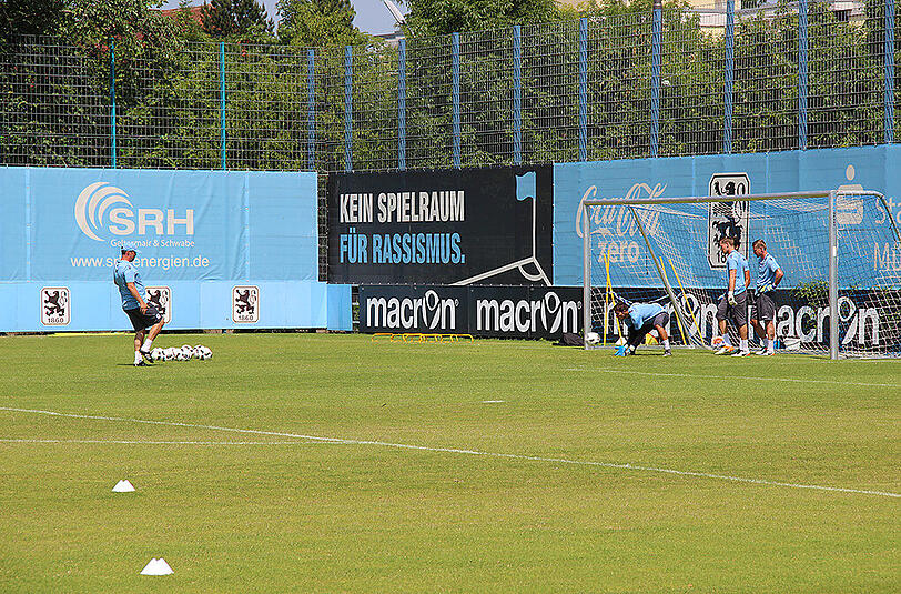Am Samstag startete der TSV 1860 München ganz offiziell in die neue Saison. Klicken Sie sich durch die Bilder des Traningsauftakts mit dem neuen Trainer Kosta Runjaic.