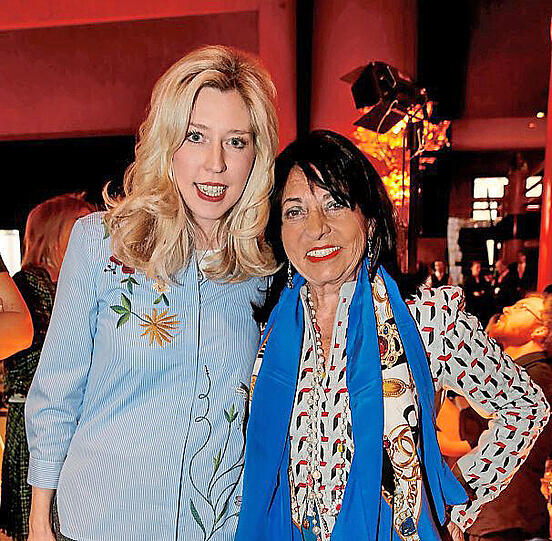 Kolumnistin Kimberly Hoppe mit Mietwagen-Königin Regine Sixt.