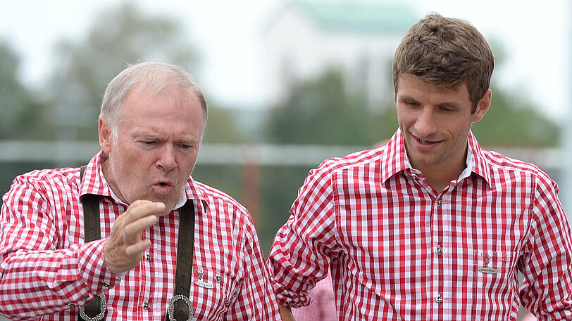 2014 im Wiesn-Outfit: Thomas Müller (rechts) und Hermann Gerland.