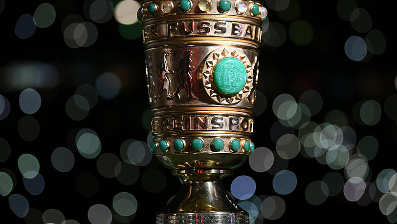 Um diese Trophäe geht es: Der DFB-Pokal. Um diese Trophäe geht es: Der DFB-Pokal.
