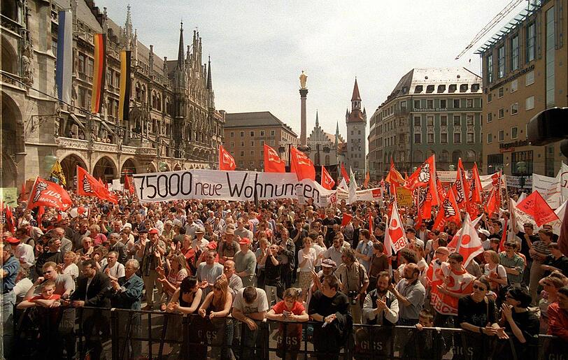 So soll es heuer wieder werden: Zuhörer auf dem Marienplatz bei der Demo zum 1. Mai.