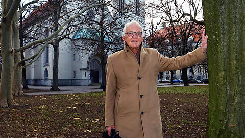 "Ich habe viel gestaunt": Christoph Lindenmeyer vor der Christuskirche, über deren NS-Geschichte er geforscht hat.