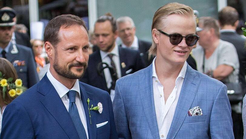 Der damalige Kronprinz Haakon (li.) und Marius Borg Høiby bei einem Event im Juni 2016. Der damalige Kronprinz Haakon (li.) und Marius Borg Høiby bei einem Event im Juni 2016.