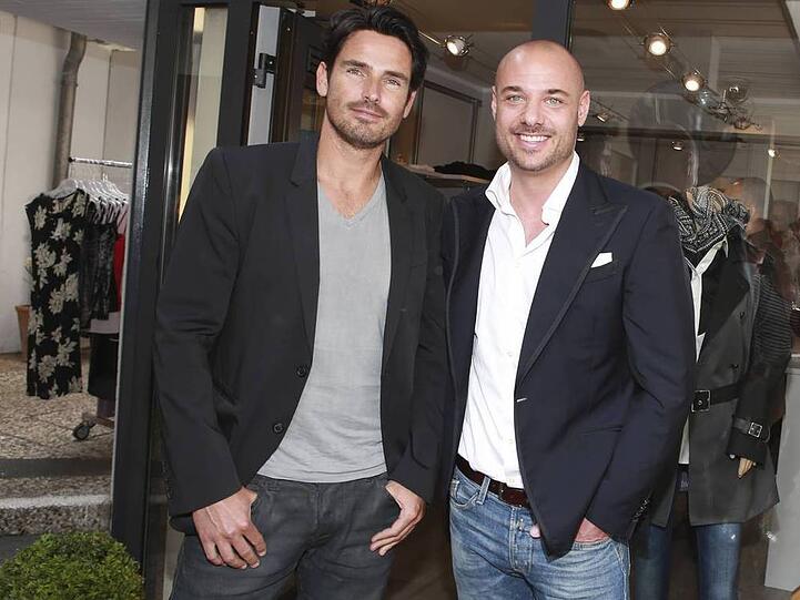 Jan Kralitschka (l.) und Christian Tews bei der Eröffnung einer Boutique