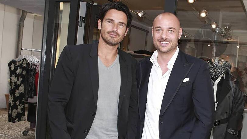 Jan Kralitschka (l.) und Christian Tews bei der Eröffnung einer Boutique Jan Kralitschka (l.) und Christian Tews bei der Eröffnung einer Boutique