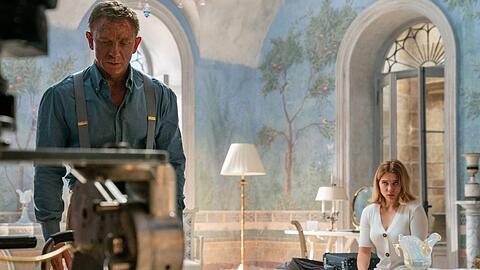 So schön die Stadt Matera in Italien auch sein mag - wenn James Bond sie betritt, geht es natürlich trotzdem um Kopf und Kragen: Daniel Craig und Léa Seydoux als Madeleine Swann im aktuellen, 25. Bond-Film "Keine Zeit zu sterben".