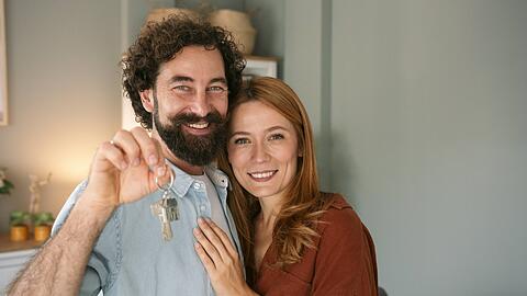 Geschafft! Wer eine Wohnung auf einem umk&auml;mpften Mietmarkt wie M&uuml;nchen ergattern will, braucht Geduld und Vorbereitung.