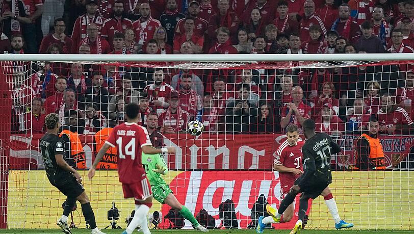 Das 1:0 f&uuml;r Paris: Der Ex-Dortmunder Ousmane Dembele (r) trifft in M&uuml;nchen.