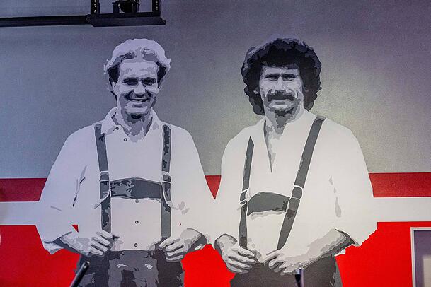 Das legendäre Duo "Breitnigge" ist heute als Gemälde in der Allianz Arena zu sehen. Das legendäre Duo "Breitnigge" ist heute als Gemälde in der Allianz Arena zu sehen.