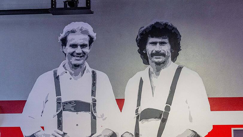 Das legendäre Duo "Breitnigge" ist heute als Gemälde in der Allianz Arena zu sehen. Das legendäre Duo "Breitnigge" ist heute als Gemälde in der Allianz Arena zu sehen.