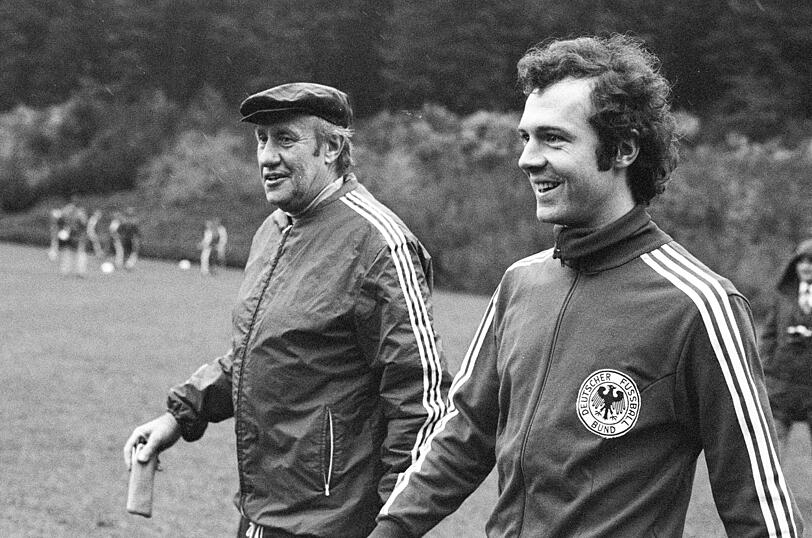 Franz Beckenbauer kam durch Trainer Helmut Schön in die Nationalmannschaft. Franz Beckenbauer kam durch Trainer Helmut Schön in die Nationalmannschaft.