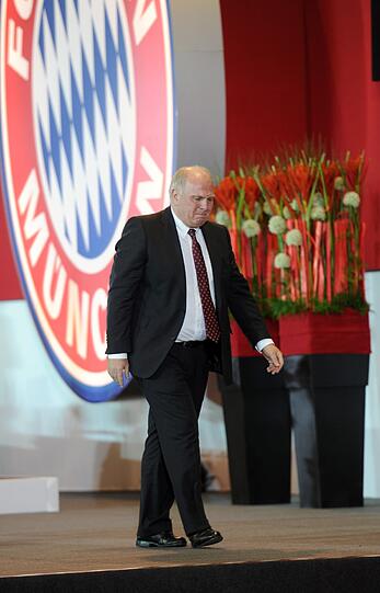 Hoeneß beschließt seine emotionale Rede mit den Worten: &bdquo;Das war's noch nicht.&ldquo; Und deutet damit seine Rückkehr an