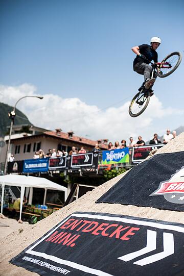 Höher, schneller, weiter - das sind die Bilder vom King of Dirt beim Riva Bike Festival 2013.