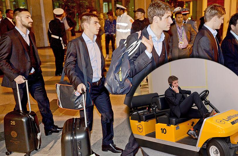 Diego Contento (l), Philipp Lahm, Thomas Müller und Toni Kroos am Flughafen von Agadir in Marokko.