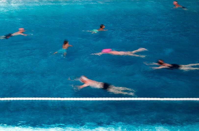 Tragisches Ende eines Erlebnisbad-Besuchs: Ein 10-Jähriger ist nach einem Badeunfall gestorben.