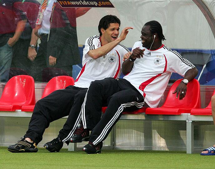 Gerald Asamoah kam auf nur wenige Einsätze bei der Sommermärchen-WM - danach auch nicht wieder. Inzwischen ist er Co-Trainer der U15 bei Schalke 04.