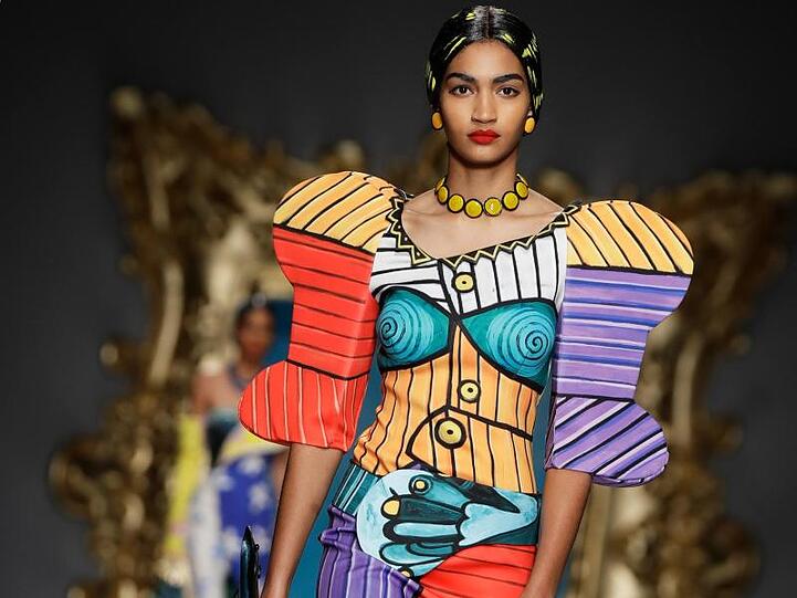 Moschino mag Mode mit Ironie.