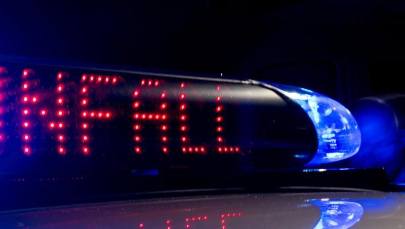 Das Blaulicht leuchtet, während auf dem Display der Hinweis "Unfall" zu lesen ist. Foto: Monika Skolimowska/Archiv Das Blaulicht leuchtet, während auf dem Display der Hinweis "Unfall" zu lesen ist. Foto: Monika Skolimowska/Archiv