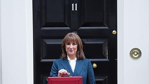 Finanzminister Rachel Reeves hat zugegeben, Wahlversprechen zu brechen.