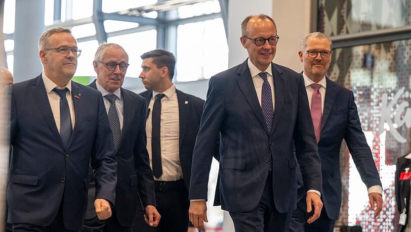 Die Spitzenverbände der deutschen Wirtschaft sehen das Treffen mit den Spitzen der Koalition und Gewerkschaften am Mittwoch im Kanzleramt als Chance für einen gemeinsamen Reformkurs. (Archivbild) Die Spitzenverbände der deutschen Wirtschaft sehen das Treffen mit den Spitzen der Koalition und Gewerkschaften am Mittwoch im Kanzleramt als Chance für einen gemeinsamen Reformkurs. (Archivbild)