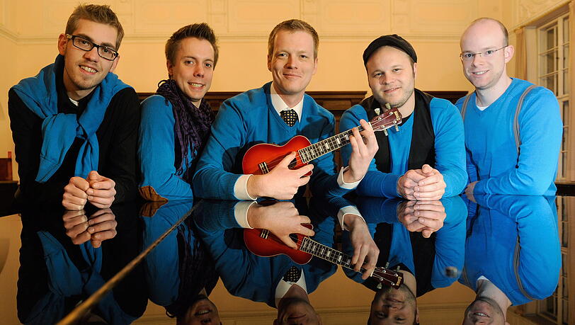 Jakob (v.l.), Lars, Klaas, Basti und Tom von der Band "voxenstopp" posieren in München an einem Konzertfluegel. Jakob (v.l.), Lars, Klaas, Basti und Tom von der Band "voxenstopp" posieren in München an einem Konzertfluegel.