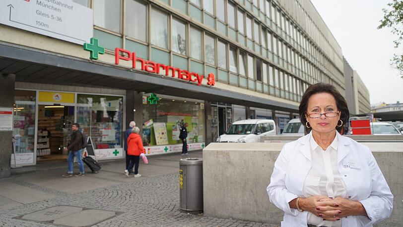 Angelika Kubern, Filialleiterin der internationalen Apotheke an der Bayerstraße, direkt im Anschluss an die Schalterhalle. Schon jetzt ging Kuberns Umsatz zeitweise bis zu 50 Prozent zurück.