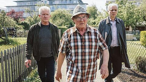 "Tatort: Hackl": Die Kommissare Ivo Batic (Miroslav Nemec, l.) und Franz Leitmayr (Udo Wachtveitl, r.) nehmen Johannes Bonifaz Hackl (Burghart Klaußner) mit.