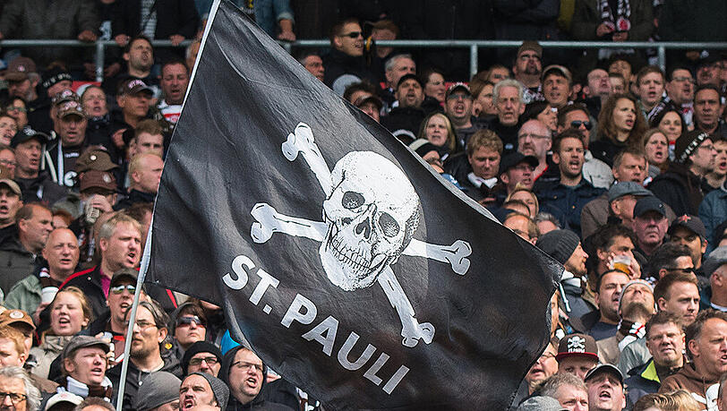 Der Totenkopf, das Vereinslogo und alle Merchandisingrechte liegen an 1. Januar 2016 wieder beim Kiezclub. Der Totenkopf, das Vereinslogo und alle Merchandisingrechte liegen an 1. Januar 2016 wieder beim Kiezclub.