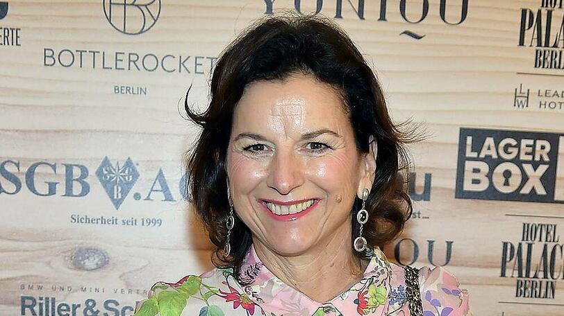 Bleibt dem Rampenlicht zunächst treu: Claudia Obert