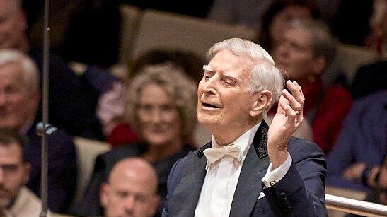 Herbert Blomstedt dirigiert im Herkulesaal.