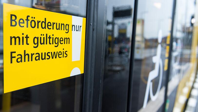 Bislang ist das Fahren ohne gültigen Fahrschein eine Straftat. (Archivbild)