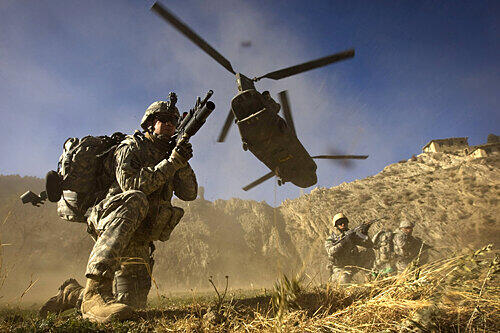 US-Soldaten im Einsatz: Das Leben in der Armee ist kein Abenteuer-Urlaub &ndash; sondern blutiger Ernst.
