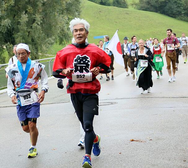 Die Bilder vom Trachtenlauf.