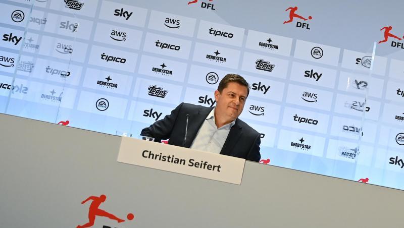 Christian Seifert, Sprecher des Präsidiums der DFL Deutsche Fußball Liga e.V., spricht im Anschluss an die DFL-Mitgliederversammlung auf einer Pressekonferenz. Christian Seifert, Sprecher des Präsidiums der DFL Deutsche Fußball Liga e.V., spricht im Anschluss an die DFL-Mitgliederversammlung auf einer Pressekonferenz.