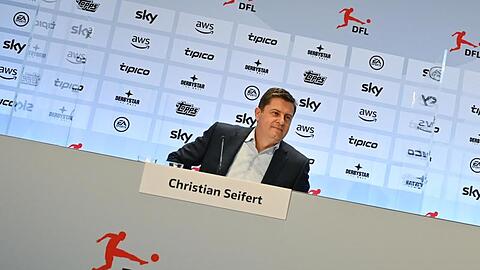 Christian Seifert, Sprecher des Präsidiums der DFL Deutsche Fußball Liga e.V., spricht im Anschluss an die DFL-Mitgliederversammlung auf einer Pressekonferenz.