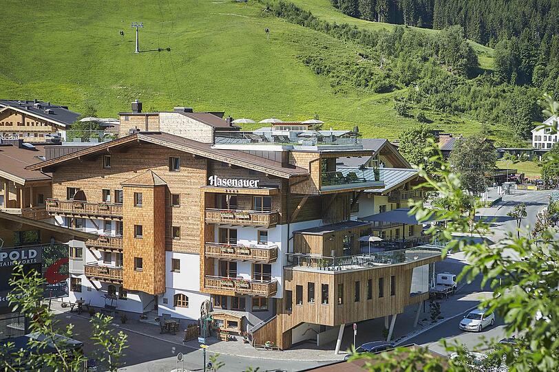 Von hier aus treten Sie Ihr Bergerlebnis in Saalbach Hinterglemm an, Sommer und Winter. Bewegung ist alles und die Lust am Sport ist spürbar.