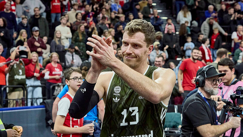Die Dreier-Eruption des Andreas Obst: Am 22. November 2024 stellt der Bayern-Star mit elf verwandelten Dreiern in einem einzigen Spiel (bei 16 Versuchen) einen bis heute gültigen Euroleague-Rekord auf. Die Dreier-Eruption des Andreas Obst: Am 22. November 2024 stellt der Bayern-Star mit elf verwandelten Dreiern in einem einzigen Spiel (bei 16 Versuchen) einen bis heute gültigen Euroleague-Rekord auf.