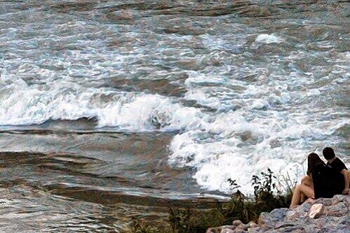 Auch wenn das Hochwasser langsam abklingt, die Strömung der Isar an der ist gefährlich.