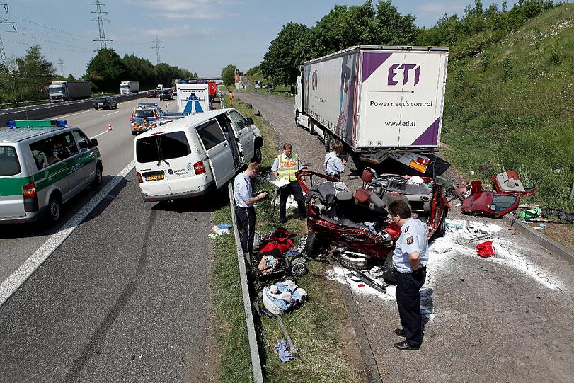 Vier Menschen &ndash; darunter ein fünf Monate altes Baby und seine Mutter &ndash; verunglückten bei einem Verkehrsunfall tödlich.