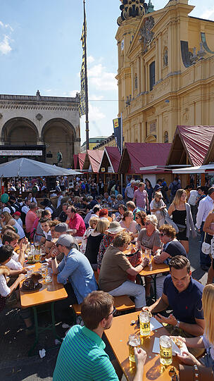 Der Handwerkermarkt am Odeonsplatz.