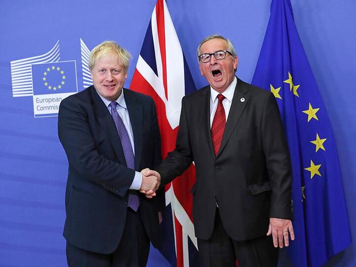 Großbritanniens Premierminister Boris Johnson (l) und EU-Kommissionspräsident Jean-Claude Juncker.