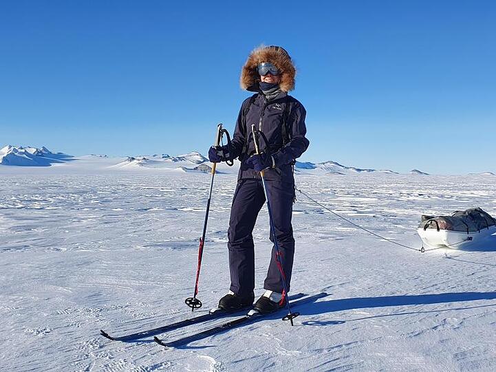 Auf Skiern und nur mit einem Zugschlitten für ihr Gepäck hat Anja Blacha nach 1400 Kilometern den Südpol erreicht.