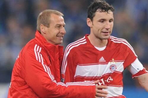 Bekam von Trainer Jürgen Klinsmann (l.) in Sachen Vertragsverlängerung noch Bedenkzeit: Mark van Bommel.