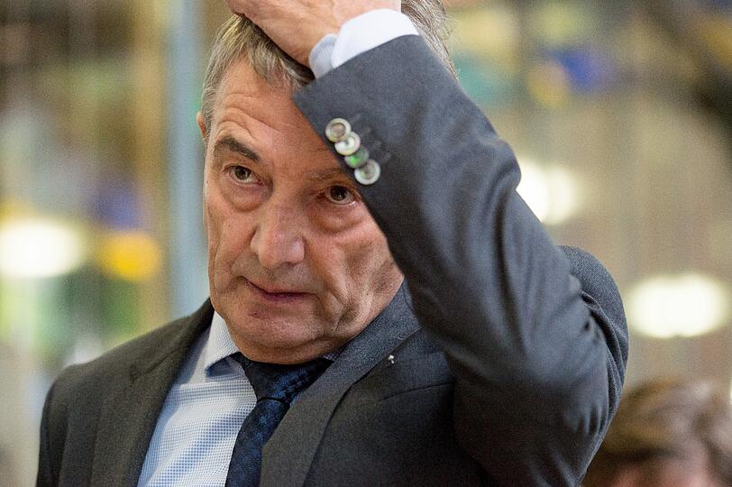 Einen ratlosen Eindruck machte DFB-Präsident Wolfgang Niersbach auf der Pressekonferenz am Donnerstag.