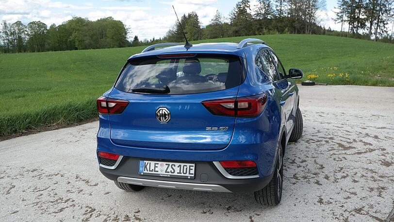 Große Heckleuchten, Plastik-Unterfahrschutz: Auch das Heck des China-SUV ist gelungen.