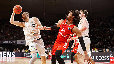 Bayerns Basketballer verlieren deutlich gegen Hamburg.