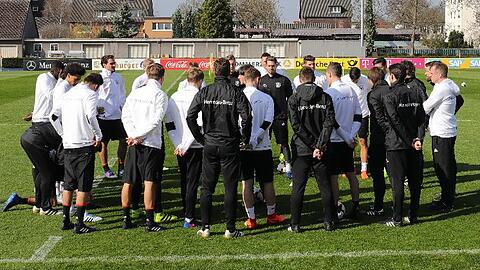 Bei der Verteilung der Talente auf die zwei DFB-Aufgebote muss Joachim Löw als Chef zusammen mit U21-Coach Stefan Kuntz sowie Sportdirektor Horst Hrubesch immer auch abwägen, welcher Spieler bei welchem Turnier besser aufgehoben ist.
