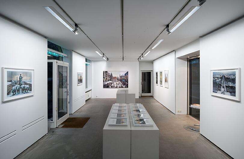 Blick in die Ausstellung &bdquo;München&ldquo;.