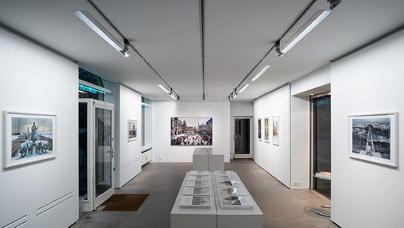 Blick in die Ausstellung „München“. Blick in die Ausstellung „München“.