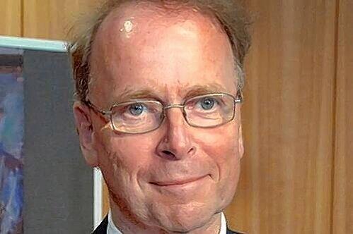 Gerd Langguth (63) kennt als früherer Politiker das Innenleben der Macht. Er war CDU-Vorstandsmitglied und saß von 1976 bis 1980 im Bundestag.